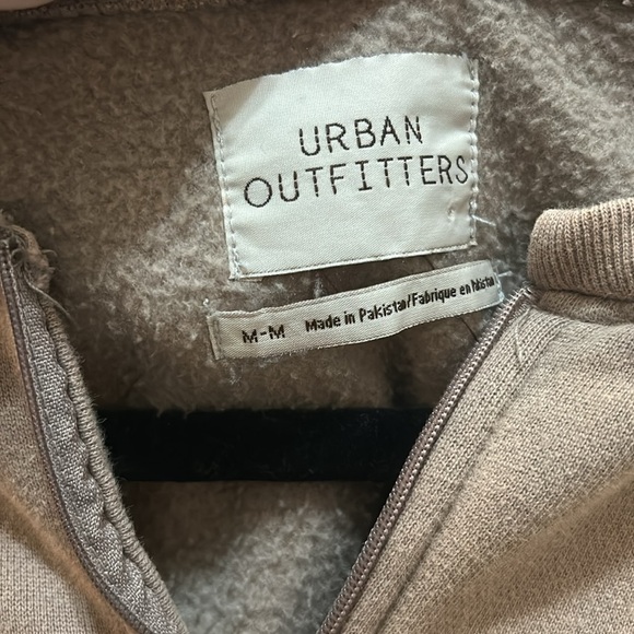 Urban Outfitters Cropped Sweatshirt - Picture 2 of 4
